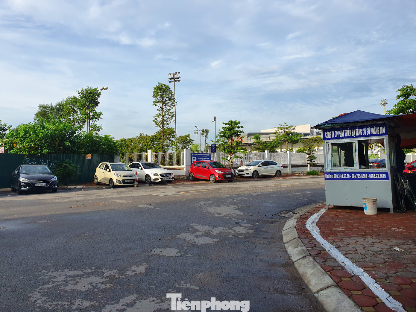 Cận cảnh bãi gửi xe tạm lách luật 'xẻ thịt' vỉa hè Thủ đô ảnh 5