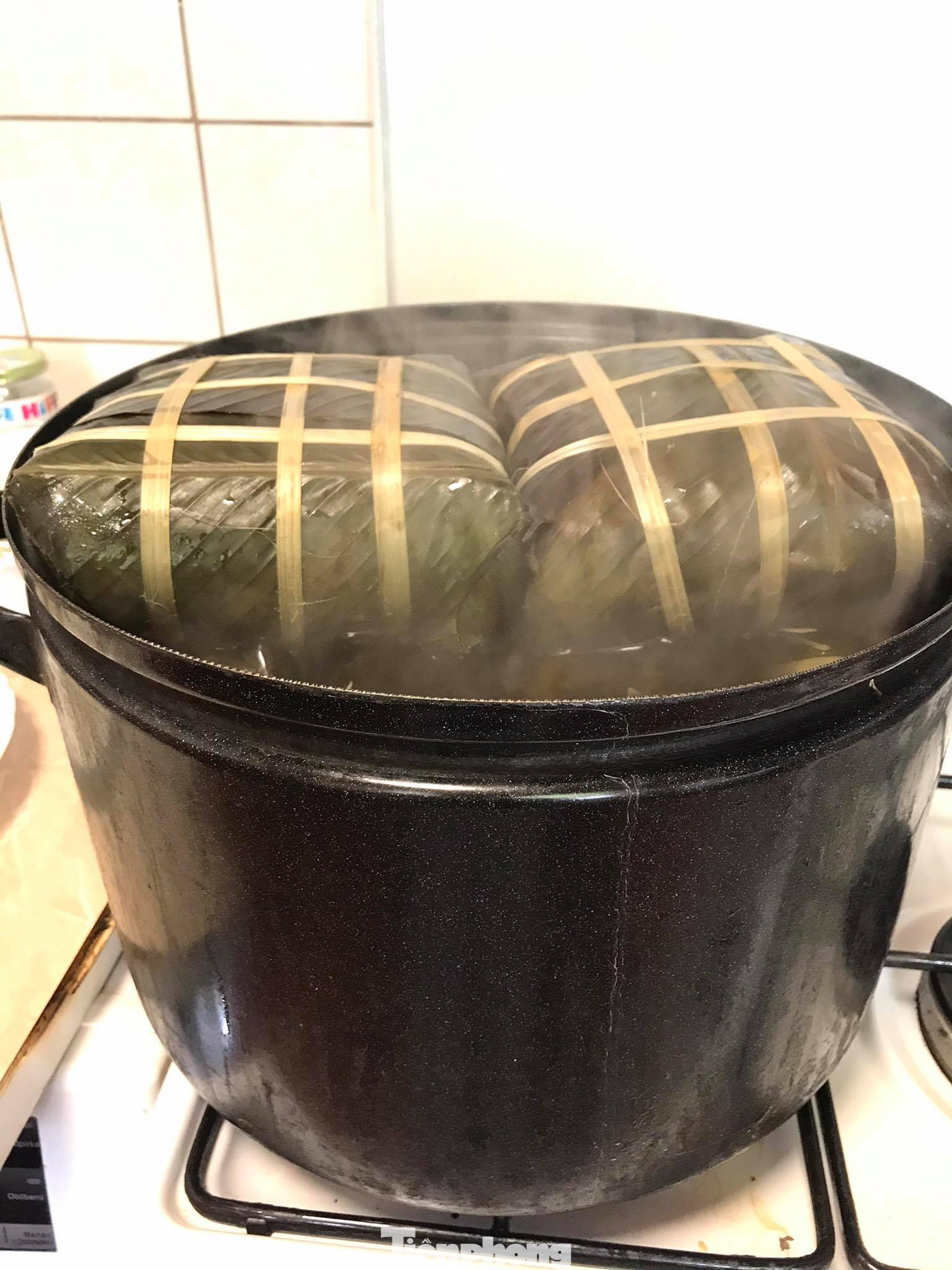 Người Việt xa xứ gói bánh chưng nhớ hương vị Tết quê hương ảnh 7