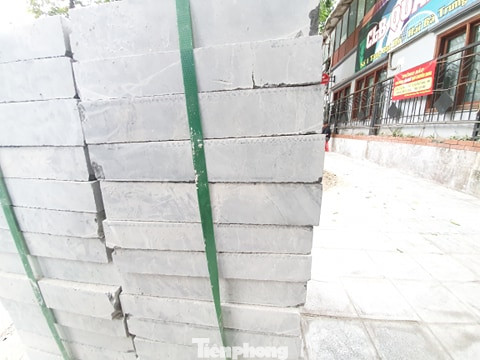 Tình trạng đá nứt, giấu thông tin về lát đá vỉa hè Hà Nội được xử lý ra sao? ảnh 5