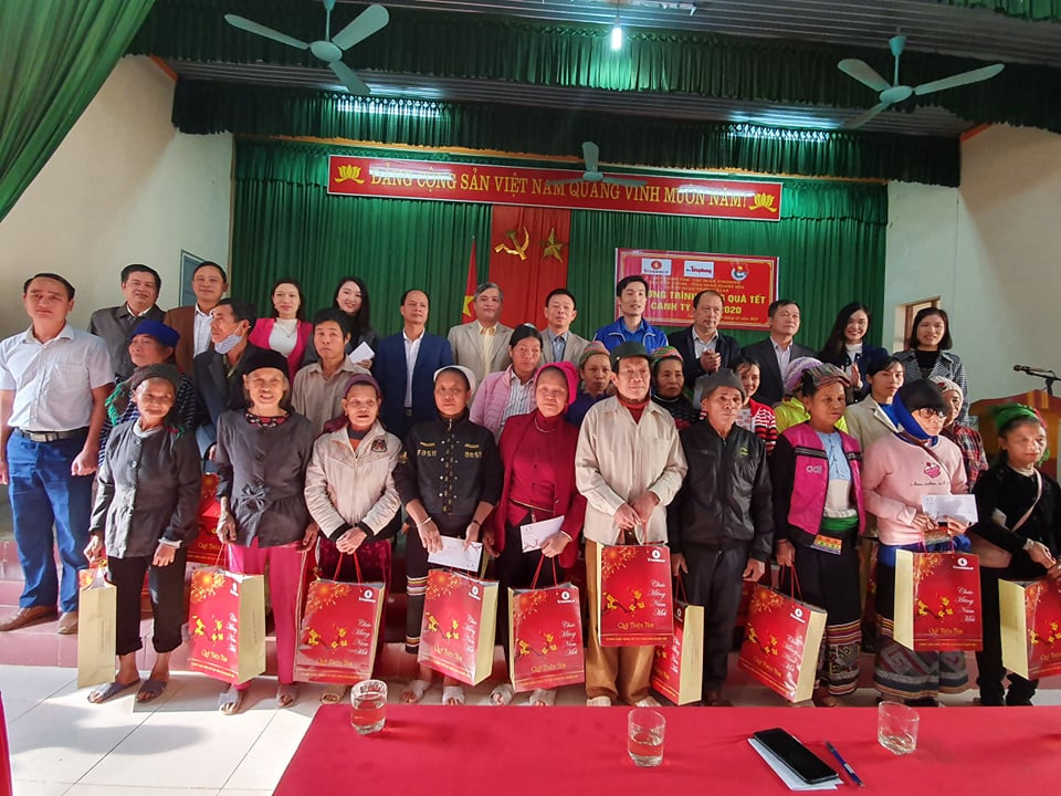 Mang tết sớm đến cho các hộ nghèo miền núi Thanh Hóa ảnh 6