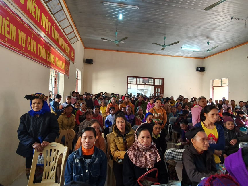 Mang tết sớm đến cho các hộ nghèo miền núi Thanh Hóa ảnh 1
