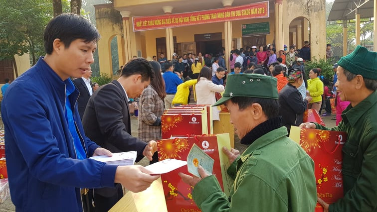 Mang tết sớm đến cho các hộ nghèo miền núi Thanh Hóa ảnh 4