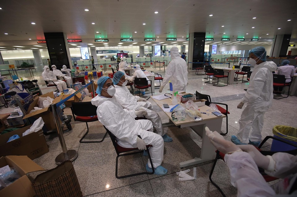 Đón đồng bào hồi hương ở sân bay Nội Bài ảnh 5