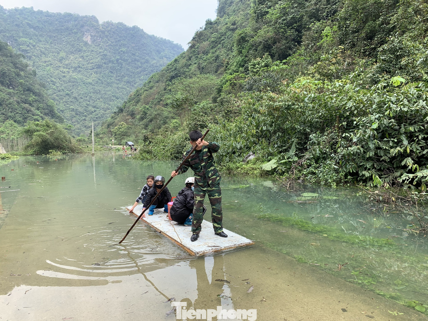Xếp bút nghiên lên đường chống dịch ảnh 3