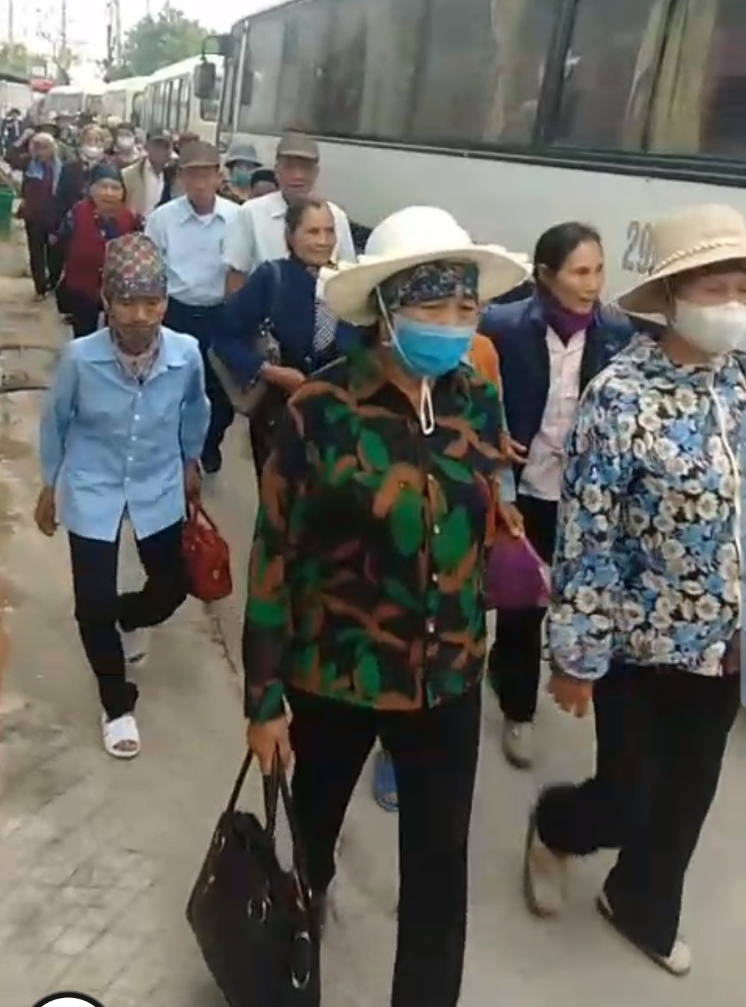 Tổ chức tham quan để bán sữa bột gia công với thông tin mập mờ? ảnh 1