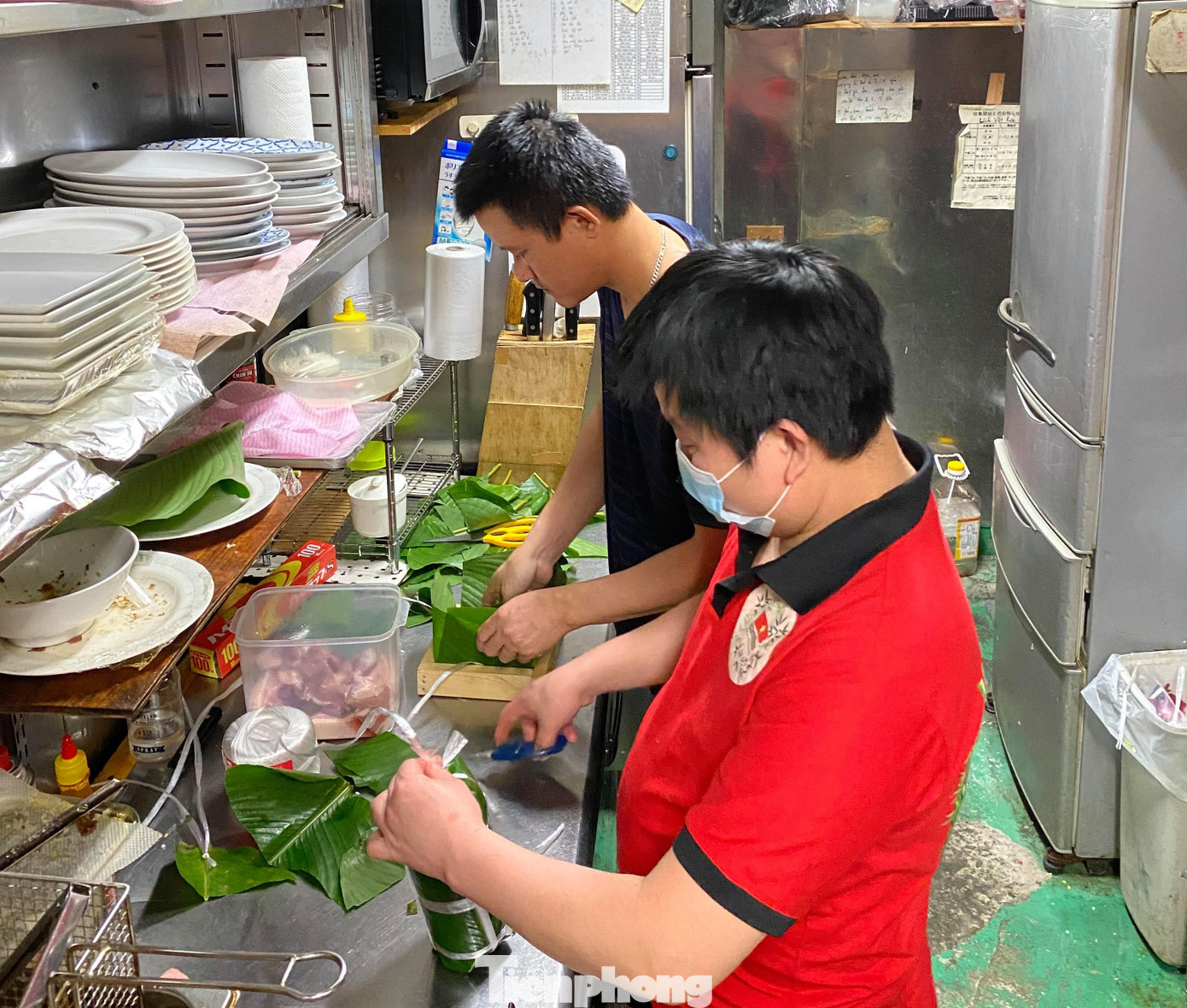 Người Việt xa xứ gói bánh chưng nhớ hương vị Tết quê hương ảnh 6