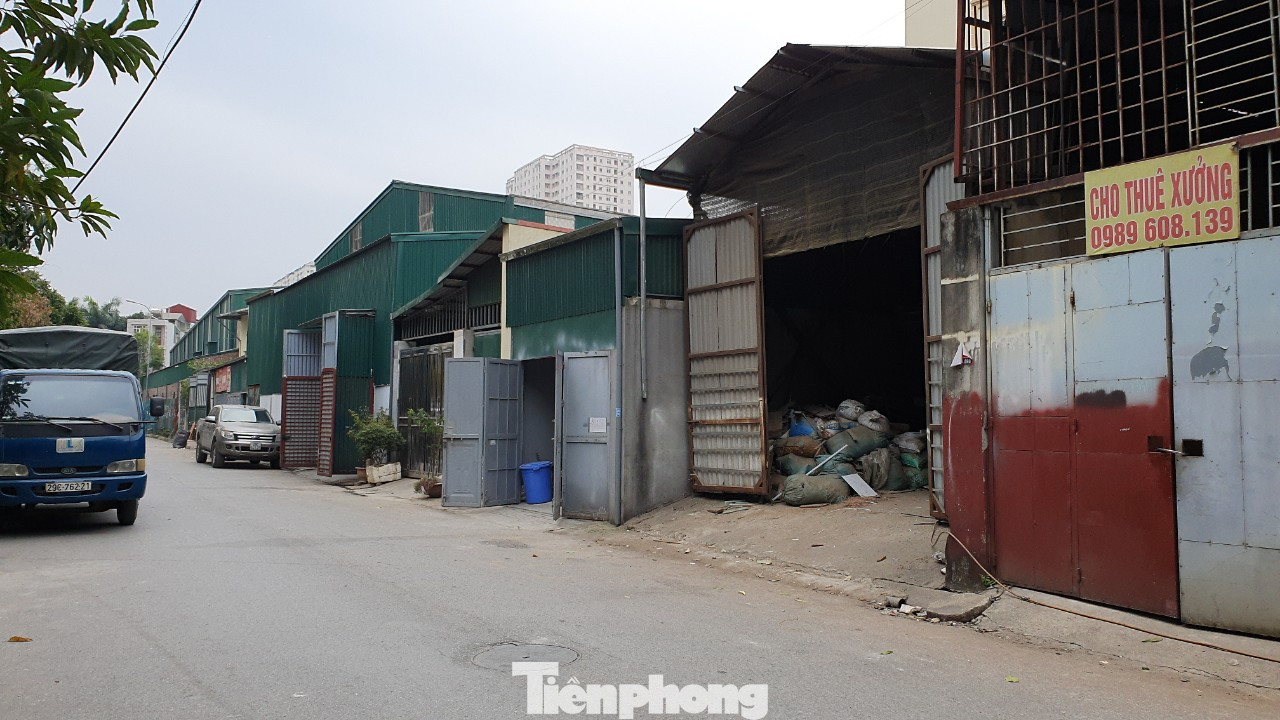 Cận cảnh khu nhà xưởng trái phép rộng hàng nghìn m2 trên đất trường học ở Hà Nội ảnh 4