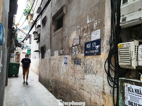 Xóm chạy thận thấp thỏm, chật vật cạnh 'ổ dịch' Bạch Mai ảnh 1