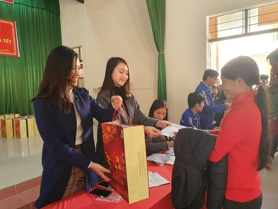 Mang tết sớm đến cho các hộ nghèo miền núi Thanh Hóa ảnh 7