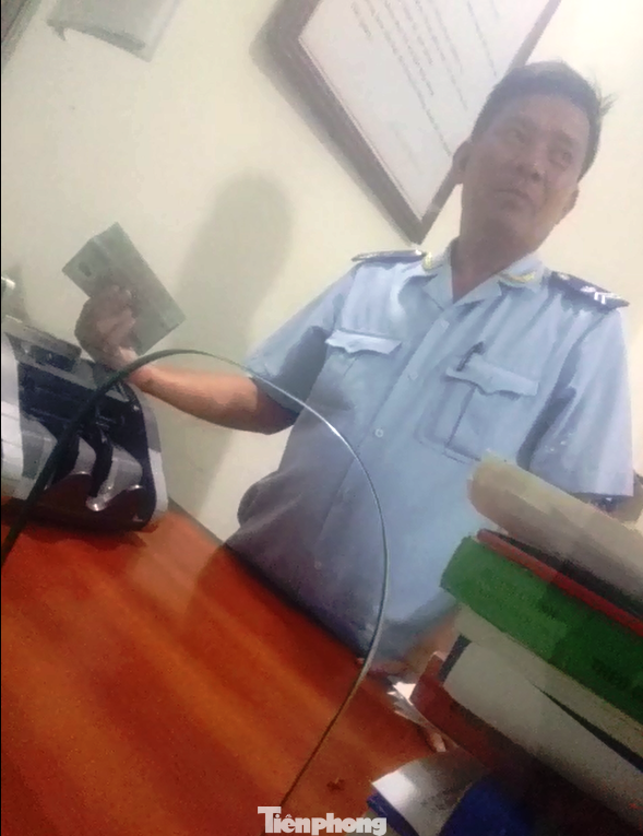 Kỷ luật, điều chuyển cán bộ vụ ‘làm luật’ ở cửa khẩu quốc tế Tây Trang ảnh 1