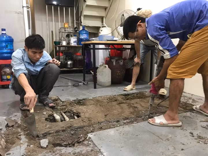 Dân Thủ đô chật vật, tốn tiền triệu thau bể sau sự cố nước sông Đà nhiễm dầu ảnh 3