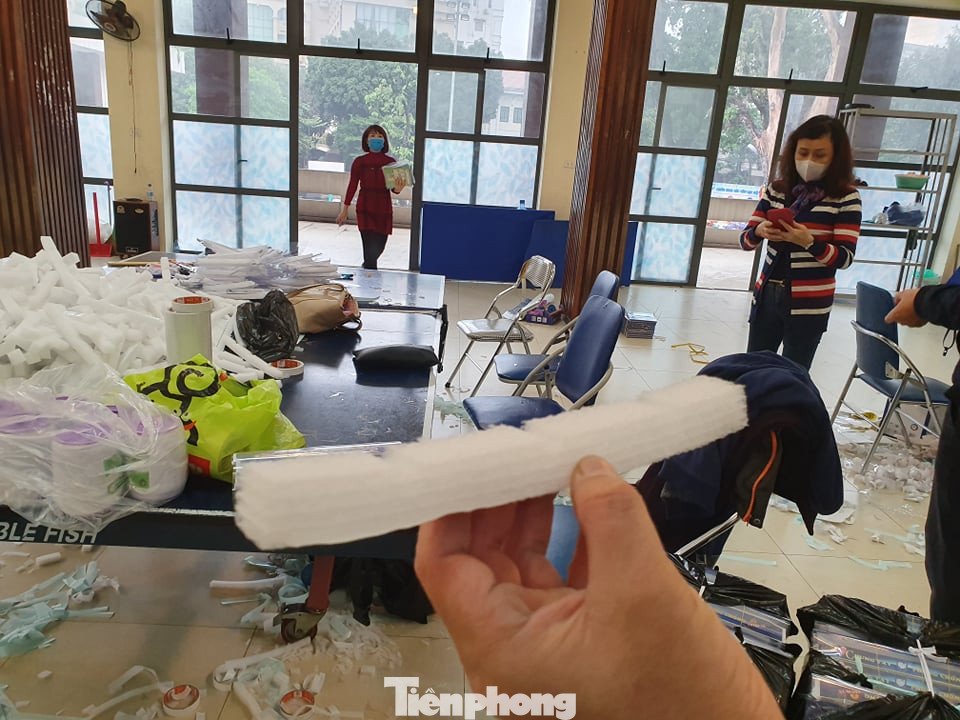 Kêu gọi hỗ trợ kinh phí sản xuất tấm chắn phòng COVID-19 cho nhân viên y tế ảnh 2