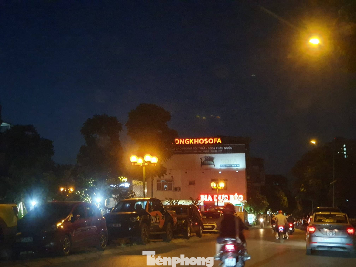 Hồ vừa cải tạo 'tiền tỷ' dày đặc quán bia, thách thức cơ quan chức năng Hà Nội ảnh 7