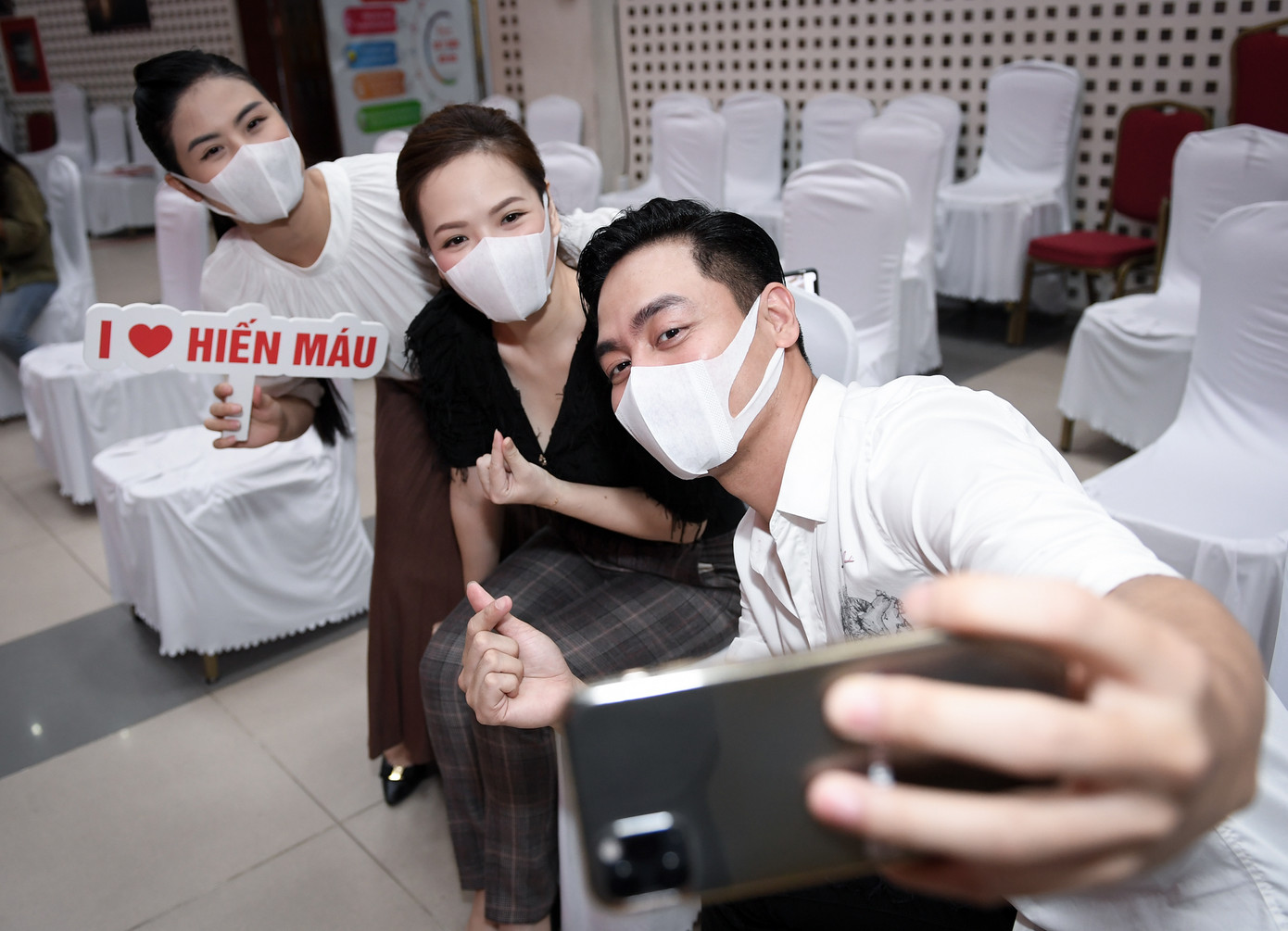 Sau khi hoãn cưới vì Covid, Ngọc Hân cùng các nghệ sĩ đi hiến máu giữa mùa dịch ảnh 8