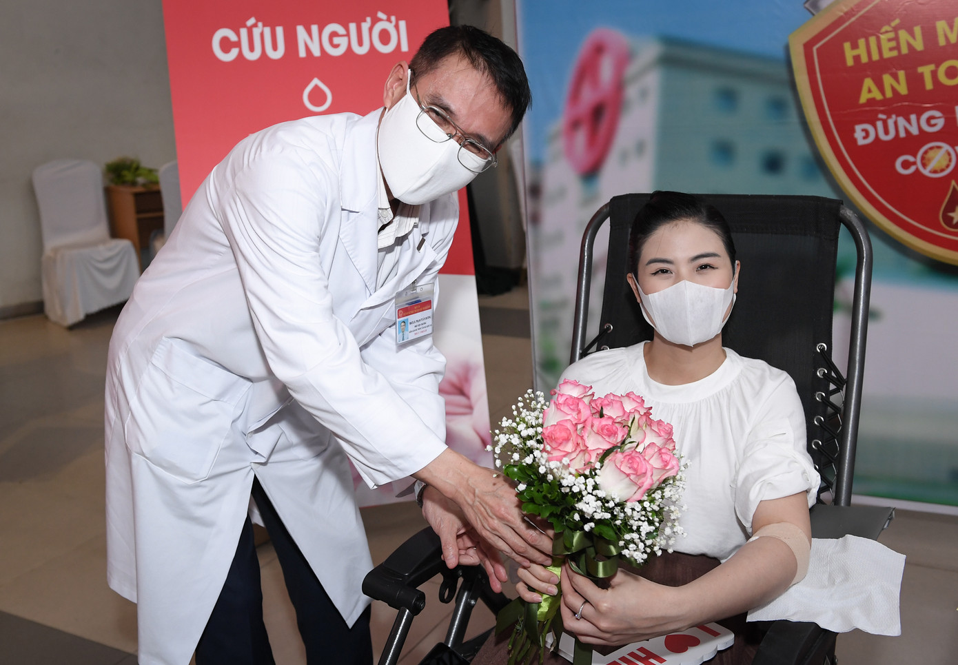 Sau khi hoãn cưới vì Covid, Ngọc Hân cùng các nghệ sĩ đi hiến máu giữa mùa dịch ảnh 12