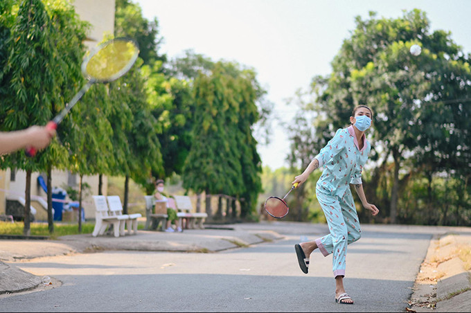 Võ Hoàng Yến sáng tạo điệu catwalk vừa đi vừa rửa tay gây sốt trong khu cách ly ảnh 3