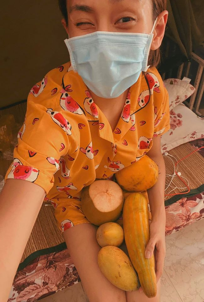 Được tiếp tế nhiều đồ ăn ở khu cách ly, Võ Hoàng Yến hài hước nói mở shop ảnh 1