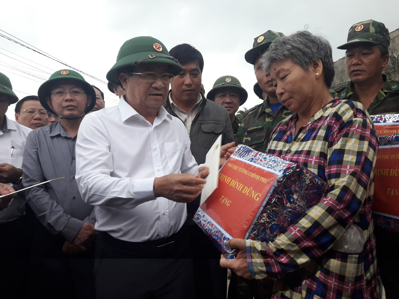 Khắc phục hậu quả bão số 5 chưa xong người dân lại “gồng” bão số 6 ảnh 11