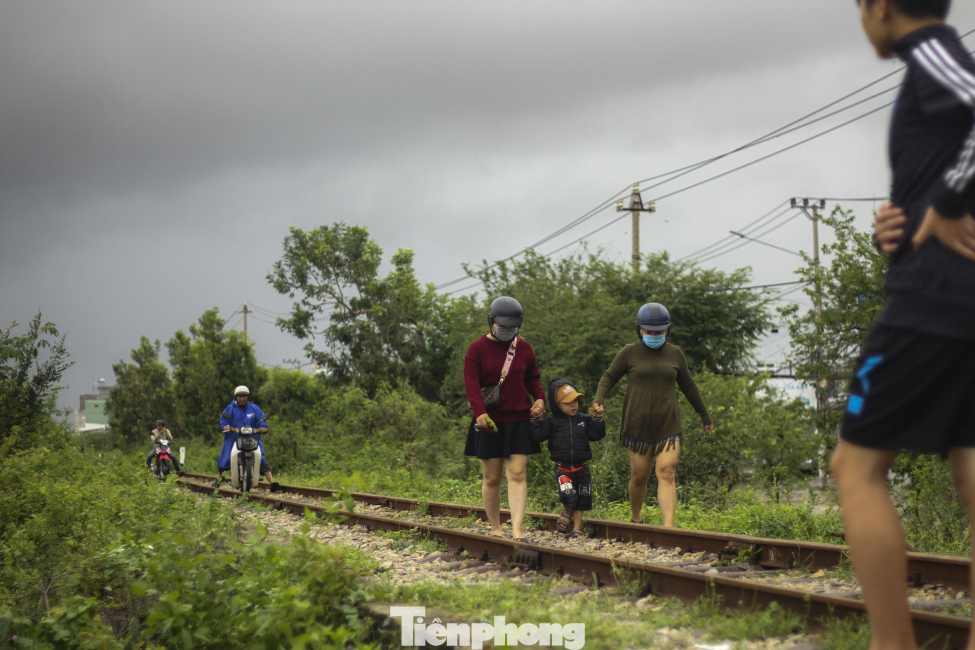 Lũ dâng nhanh, đường phố Quy Nhơn thành sông, hơn 500 hộ dân bị ngập ảnh 10