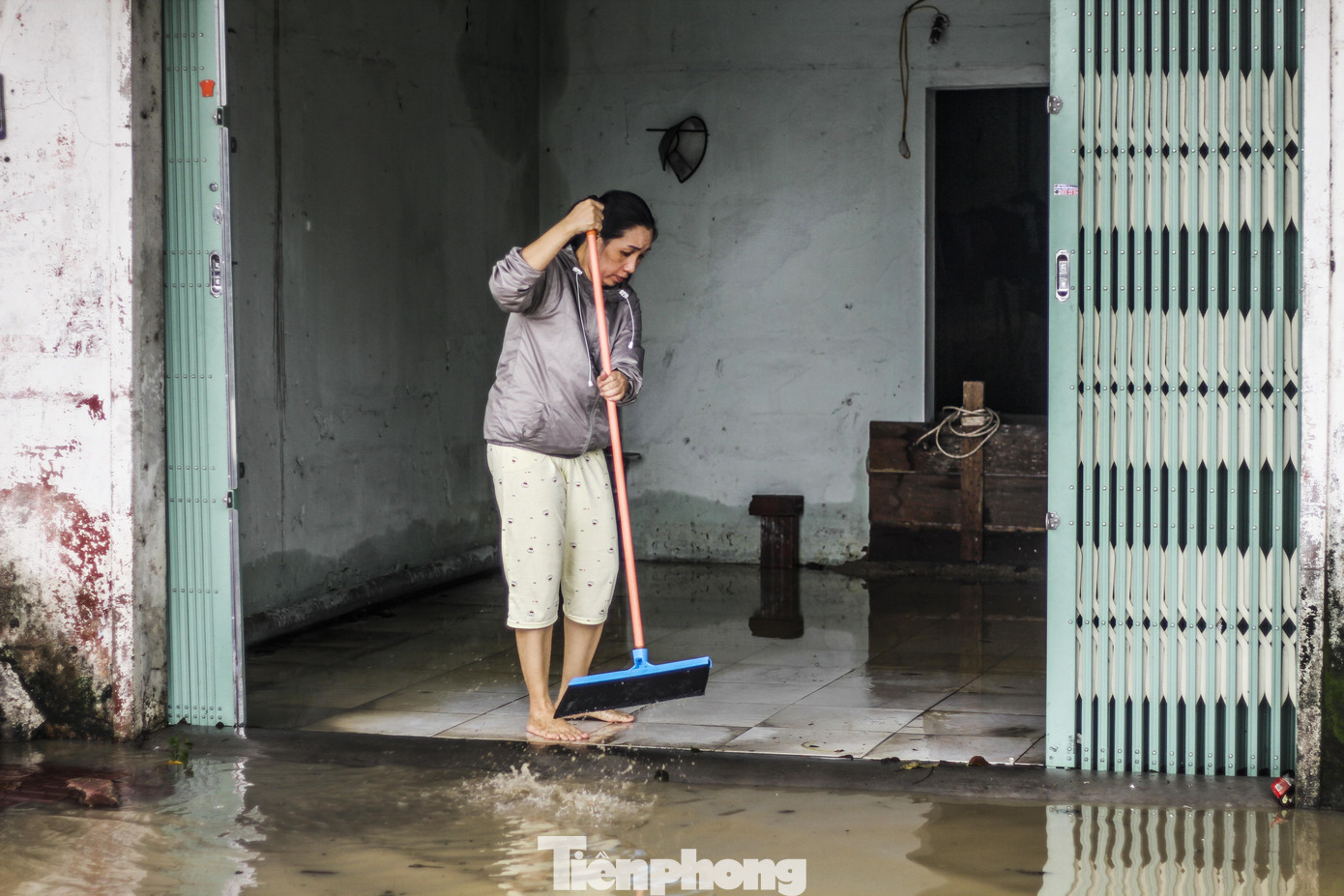 Lũ dâng nhanh, đường phố Quy Nhơn thành sông, hơn 500 hộ dân bị ngập ảnh 5
