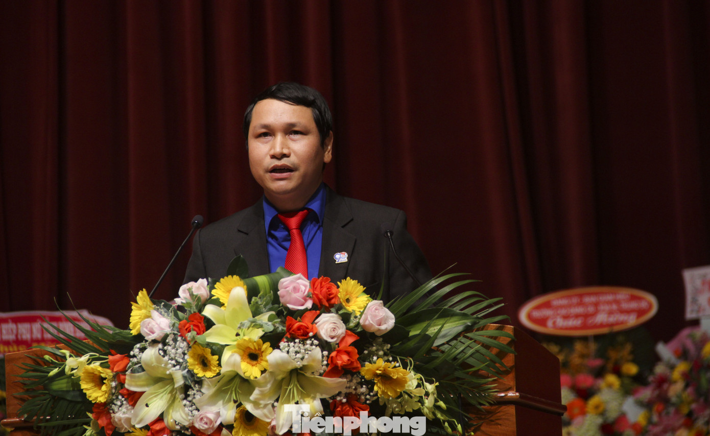 Anh Hà Duy Trung - Bí thư Tỉnh Đoàn Bình Định phát biểu tại buổi lễ. Ảnh: Trương Định Tỉnh đoàn Bình Định tuyên dương 90 gương cán bộ, Đoàn viên tiêu biểu ảnh 2