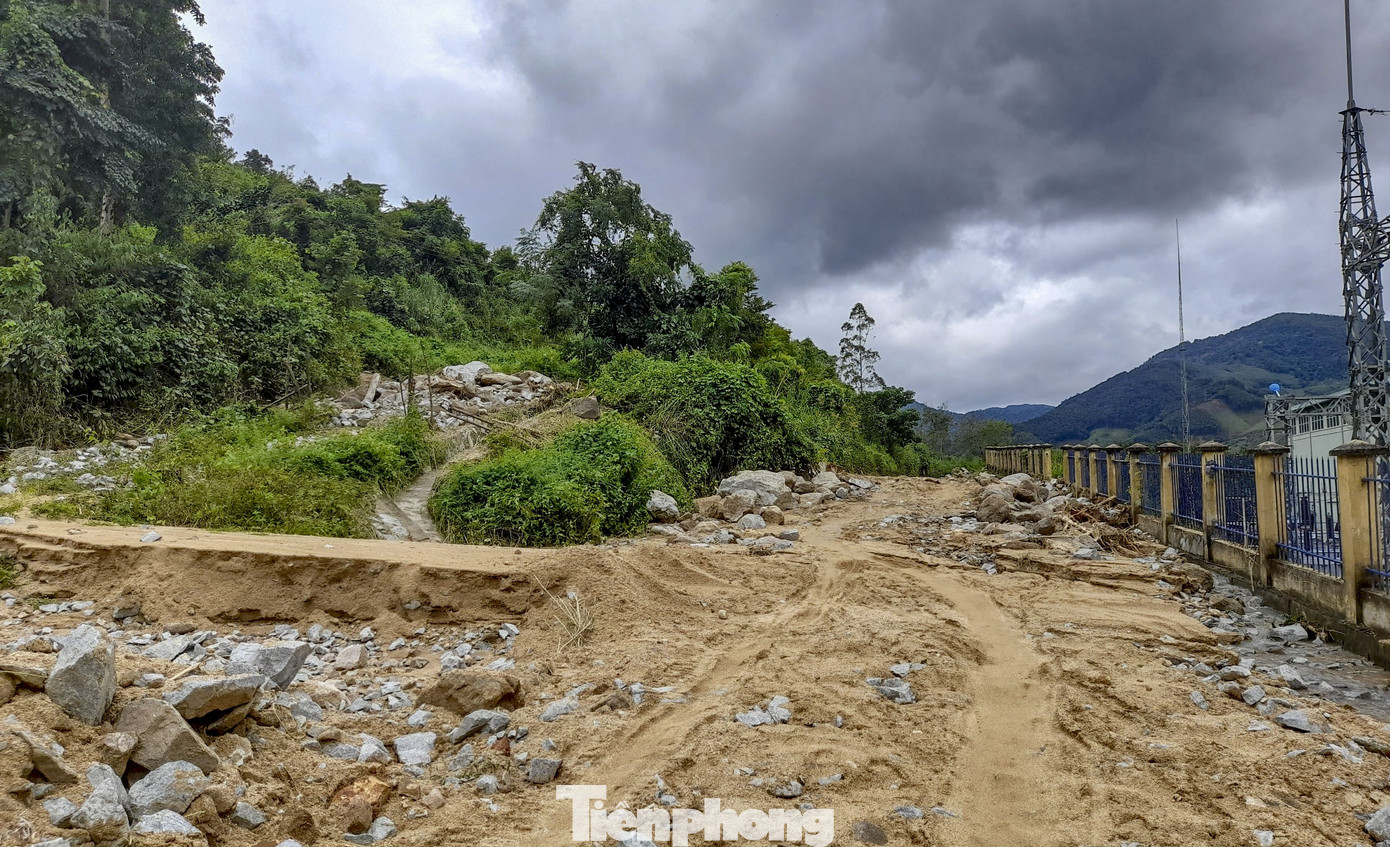 Lũ quét gây sạt lở nghiêm trọng, chia cắt hoàn toàn một xã ở Bình Định ảnh 8