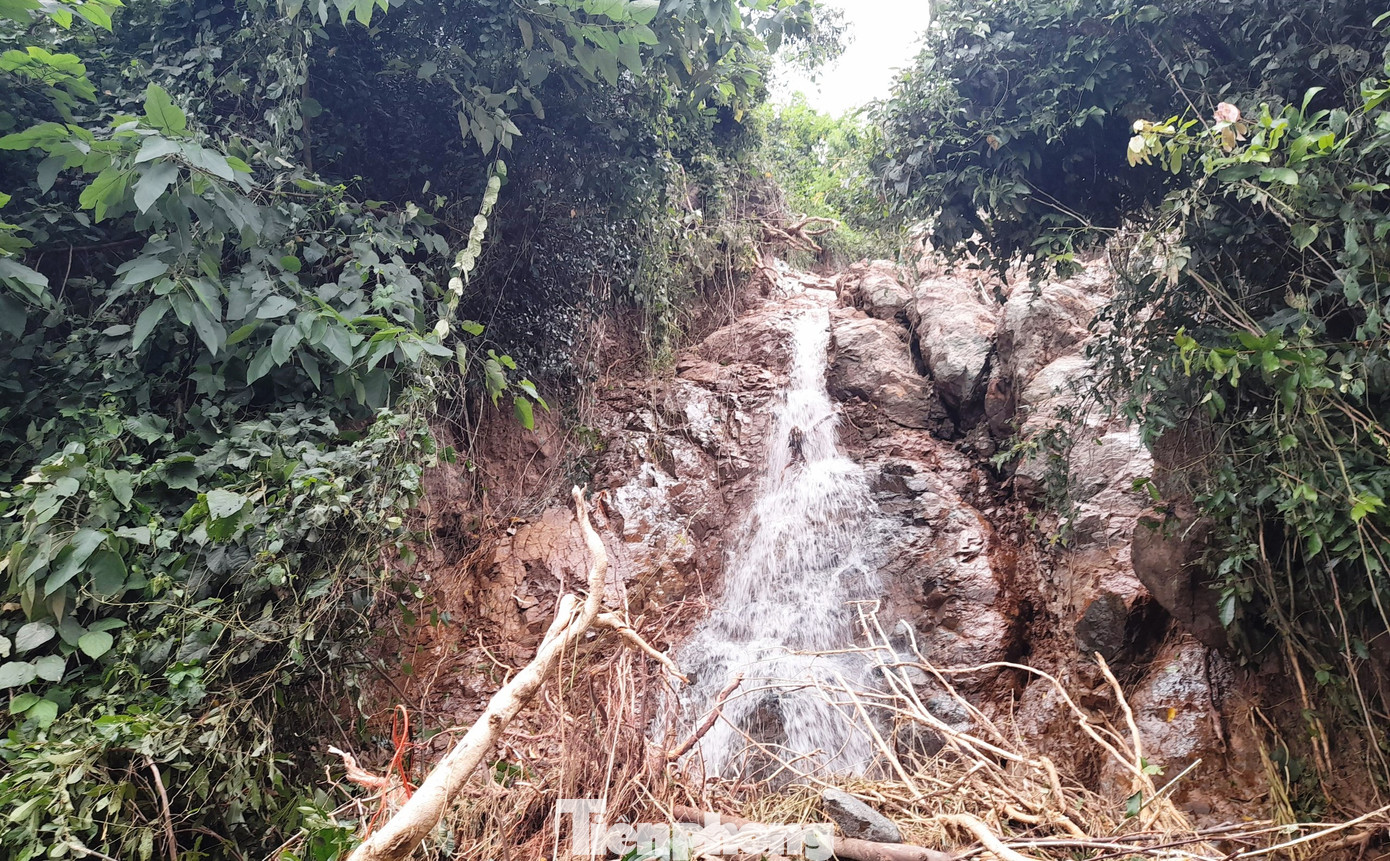 Lũ quét gây sạt lở nghiêm trọng, chia cắt hoàn toàn một xã ở Bình Định ảnh 7