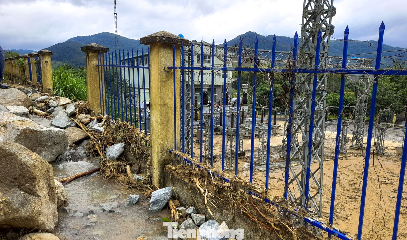 Lũ quét gây sạt lở nghiêm trọng, chia cắt hoàn toàn một xã ở Bình Định ảnh 9