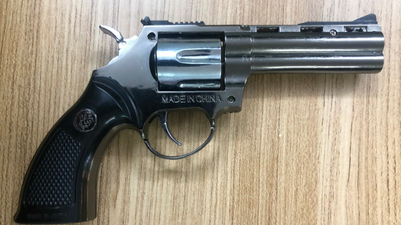 Bắt giữ đối tượng cầm súng bắn trọng thương phụ xe ở bến xe Quy Nhơn ảnh 1