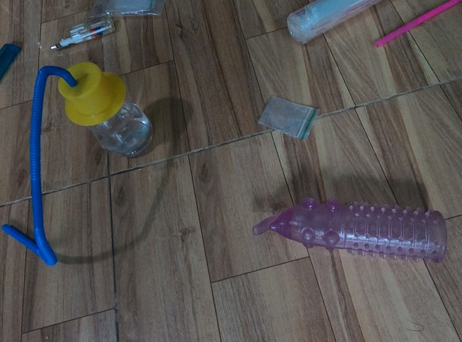 Phát hiện ma túy, 'đồ chơi' tình dục trong khu trọ ảnh 1
