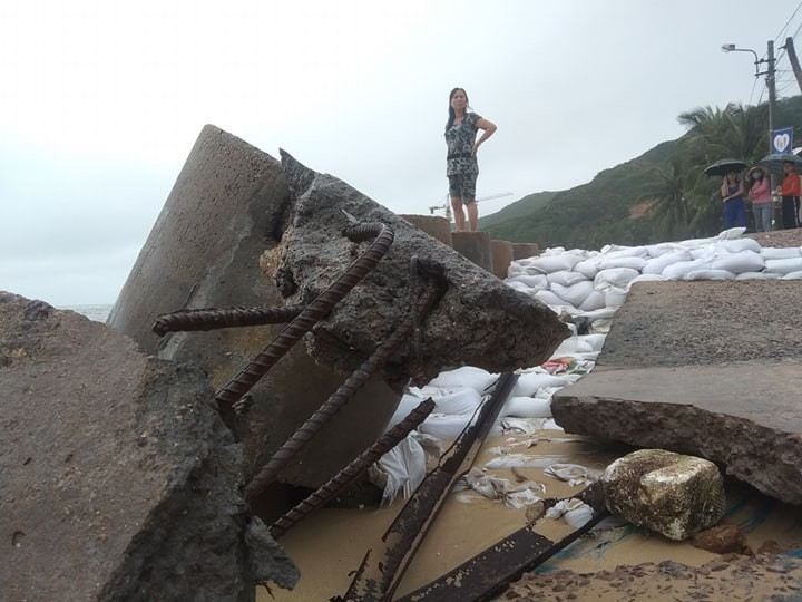 Sau bão số 5: Quảng Ngãi hư hại hơn 400 nhà, sóng đánh sập kè ở Bình Định ảnh 12