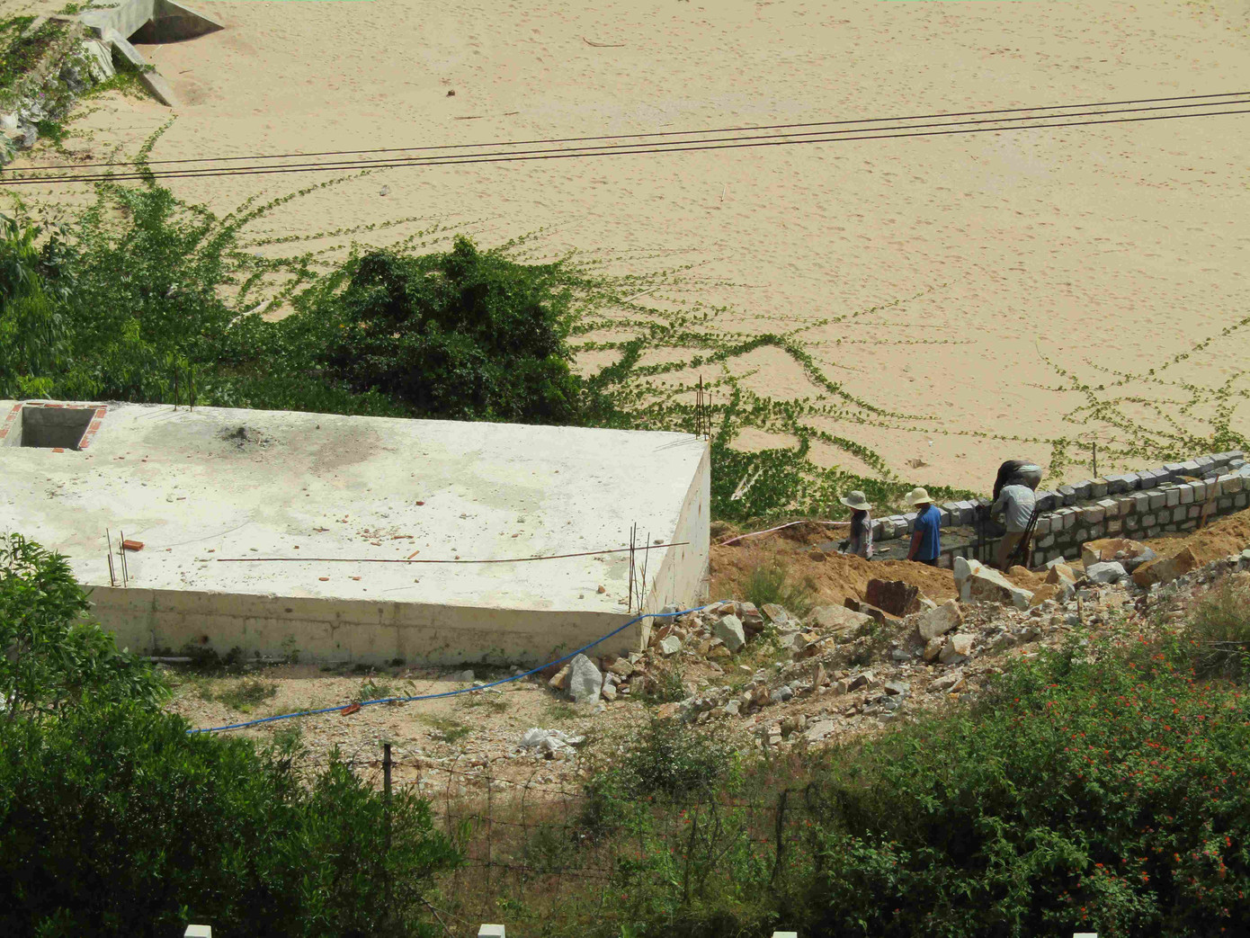 Cận cảnh 2 khu nghỉ dưỡng vừa bị thổi phạt dọc bờ biển Quy Nhơn ảnh 8