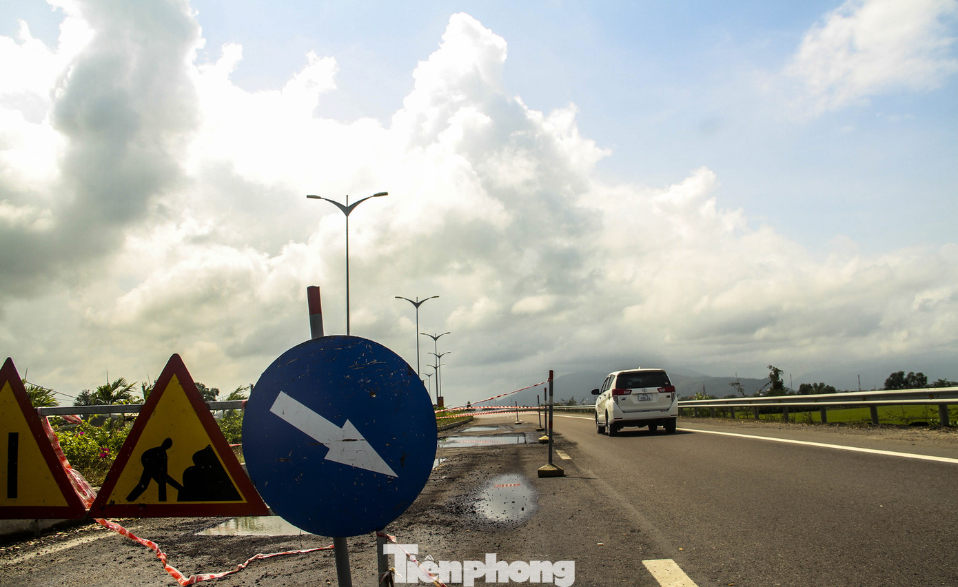 Quốc lộ 'nghìn tỷ' ở Bình Định xuất hiện ổ gà sau một năm thông xe ảnh 1