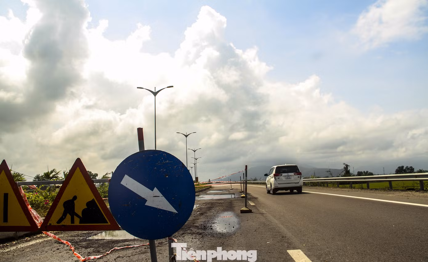 Quốc lộ 'nghìn tỷ' ở Bình Định xuất hiện ổ gà sau một năm thông xe ảnh 1