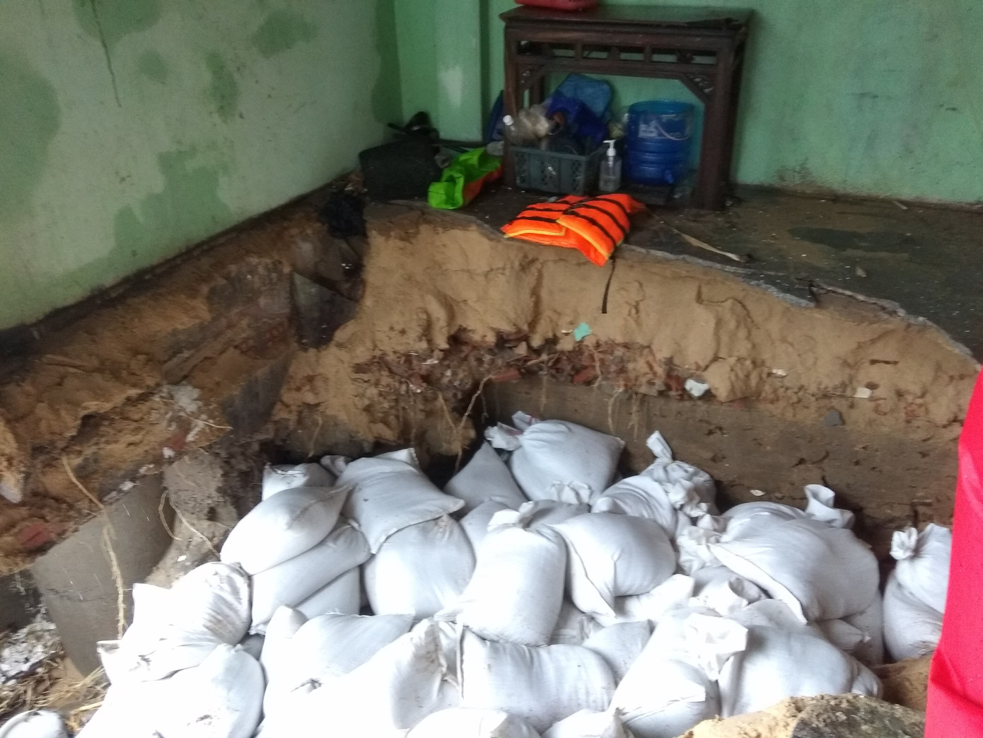 Sau bão số 5: Quảng Ngãi hư hại hơn 400 nhà, sóng đánh sập kè ở Bình Định ảnh 16