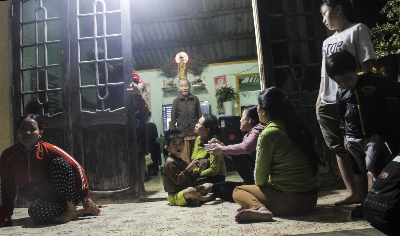 Rưng rưng khoảng khắc hồi hương của 3 ngư dân 'trở về từ cõi chết' ảnh 2