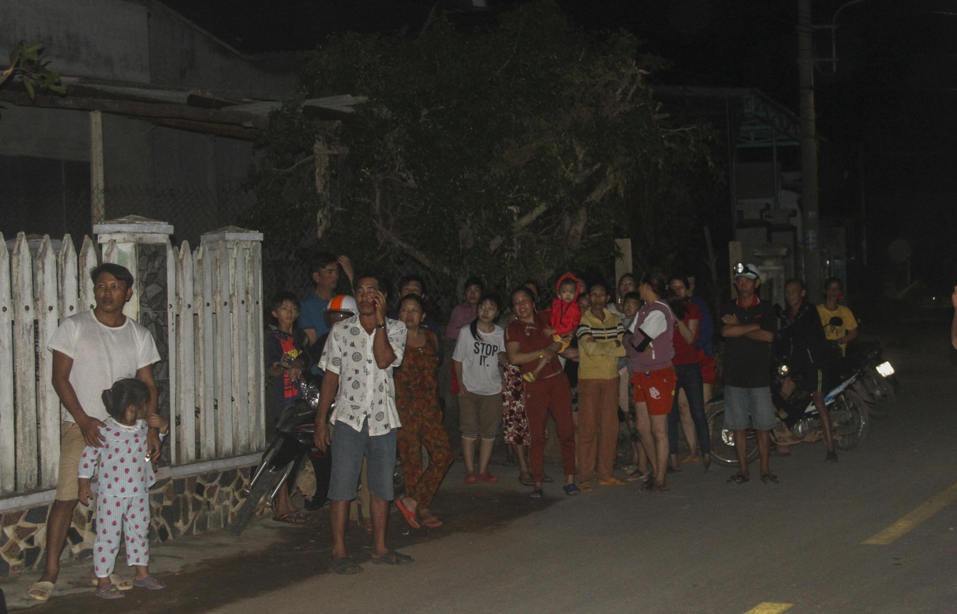 Rưng rưng khoảng khắc hồi hương của 3 ngư dân 'trở về từ cõi chết' ảnh 3