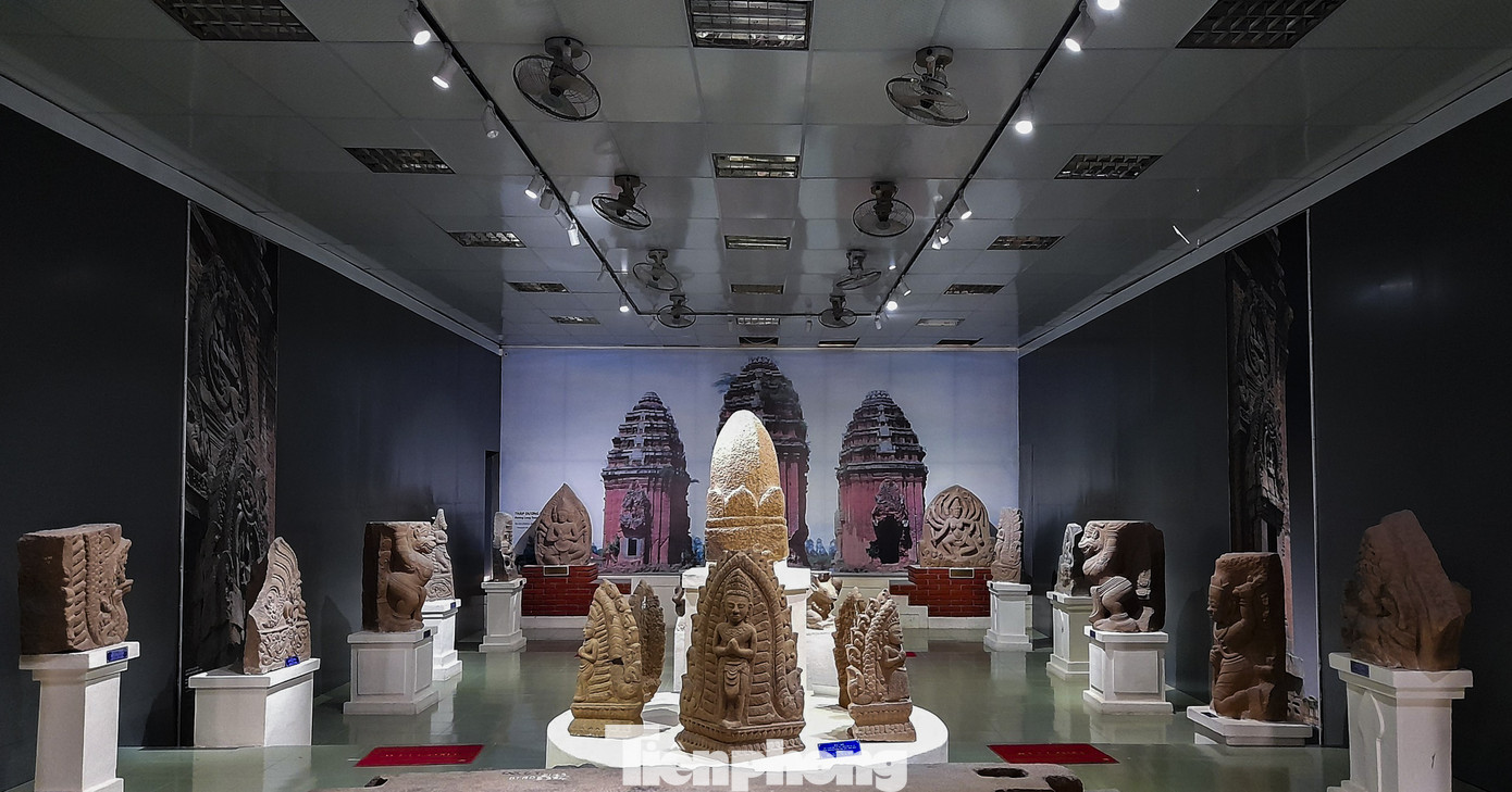 Chiêm ngưỡng vẻ đẹp phù điêu nữ thần Sarasvati vừa được công nhận Bảo vật Quốc gia ảnh 4