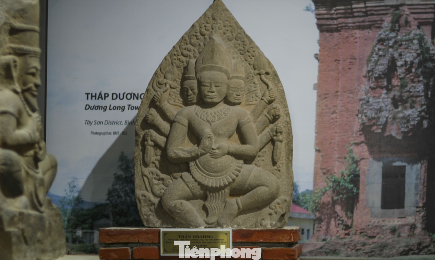 Chiêm ngưỡng vẻ đẹp phù điêu nữ thần Sarasvati vừa được công nhận Bảo vật Quốc gia ảnh 5