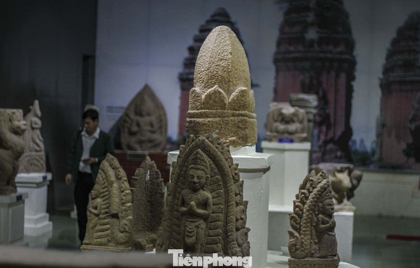 Chiêm ngưỡng vẻ đẹp phù điêu nữ thần Sarasvati vừa được công nhận Bảo vật Quốc gia ảnh 3