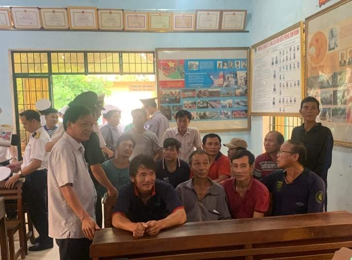 Đón về quê các ngư dân Bình Định gặp nạn trên đường đi cứu nạn ảnh 1