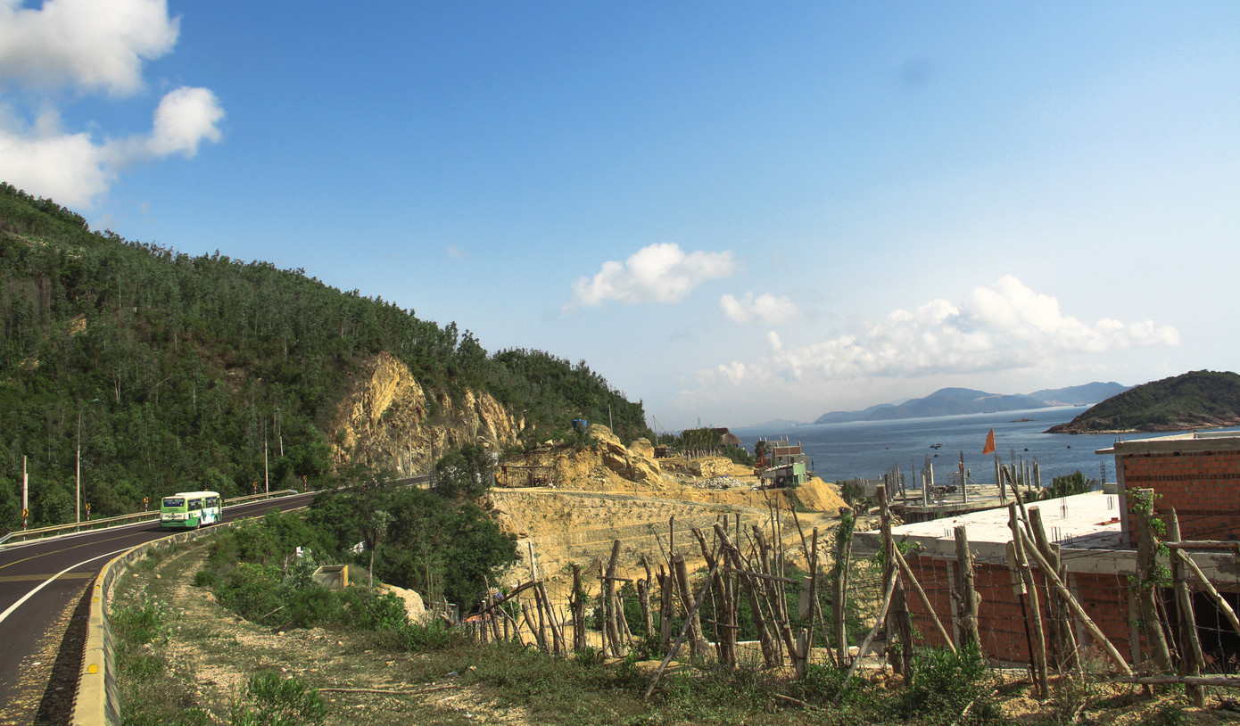 Cận cảnh 2 khu nghỉ dưỡng vừa bị thổi phạt dọc bờ biển Quy Nhơn ảnh 3