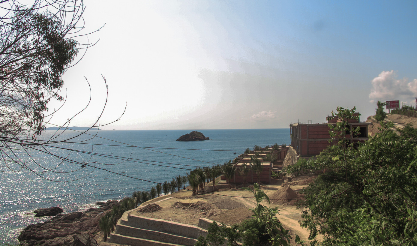 Cận cảnh 2 khu nghỉ dưỡng vừa bị thổi phạt dọc bờ biển Quy Nhơn ảnh 9