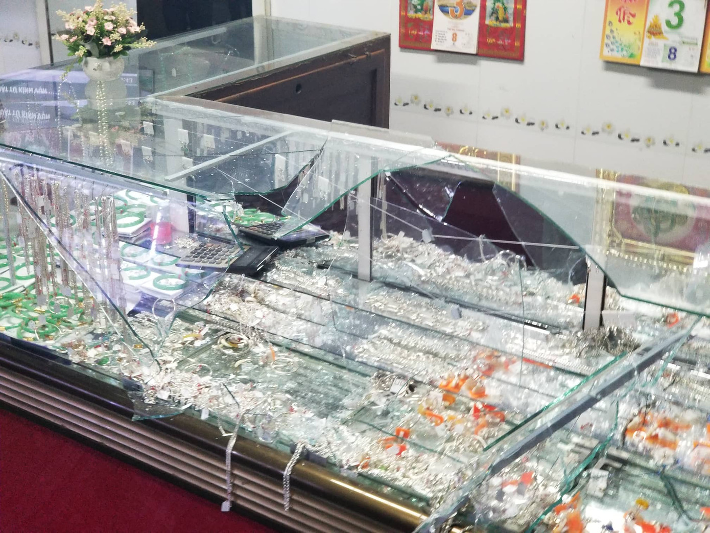 Giám định tâm thần nghi can tấn công vợ chồng chủ tiệm vàng ở Bình Định ảnh 1