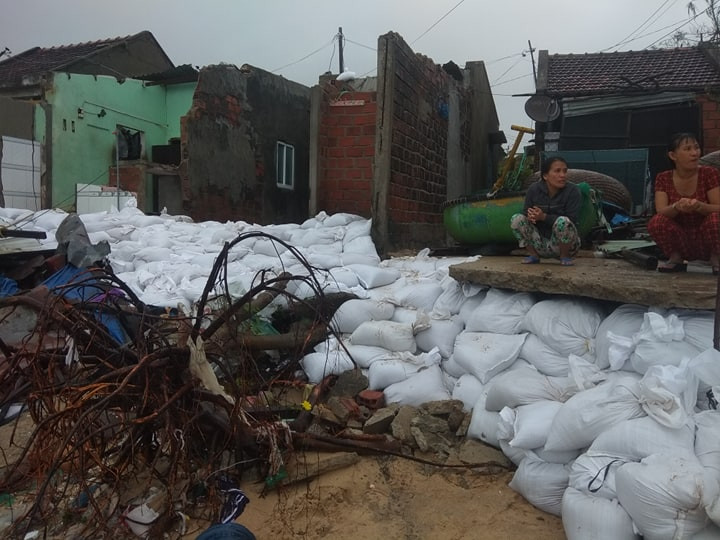 Sau bão số 5: Quảng Ngãi hư hại hơn 400 nhà, sóng đánh sập kè ở Bình Định ảnh 14