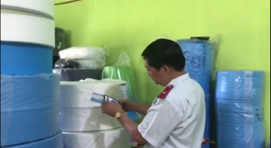 Thu giữ gần 80.000 khẩu trang y tế chưa đủ điều kiện lưu hành ảnh 2