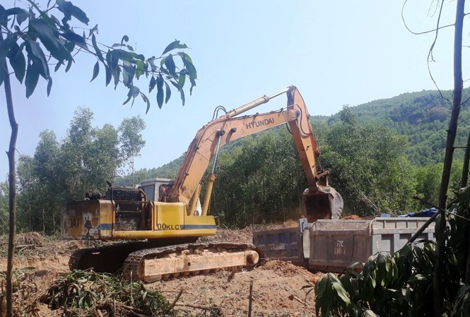 Để doanh nghiệp khai thác đất trái phép, chủ tịch xã chỉ bị kiểm điểm rút kinh nghiệm ảnh 1