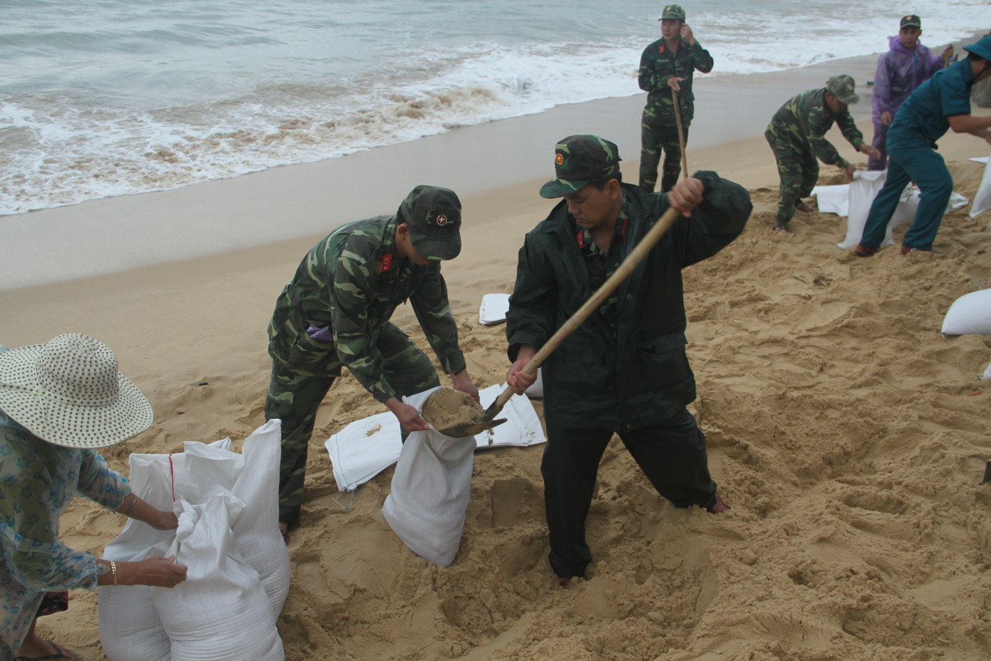 Quân khu 5 lập Sở chỉ huy tại Bình Định ứng phó bão số 6 ảnh 1