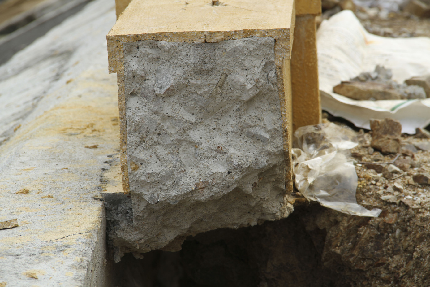 Kè 'chục tỷ' chưa bàn giao đã tan nát: Do bão? ảnh 3