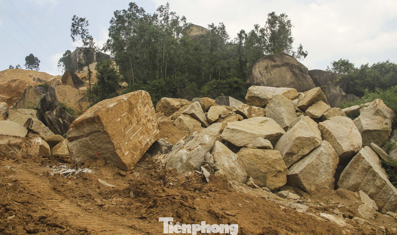 Cận cảnh núi Hòn Chà bị 'băm vằm' trái phép ảnh 3